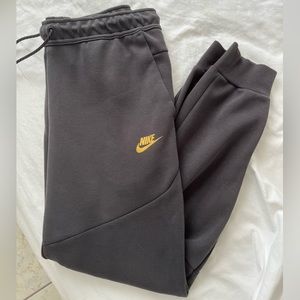 Nike Men’s Jogger Charcoal Gray